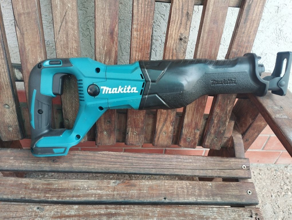 Акумулаторен саблен трион MAKITA DJR186