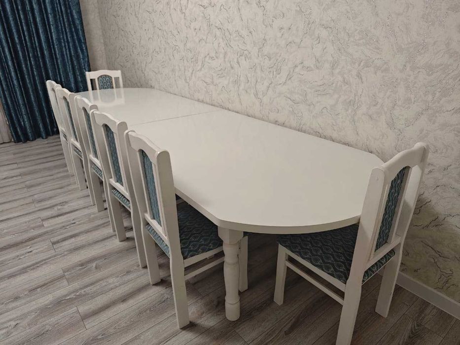 Стол со стульями