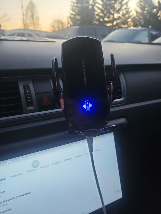 Продам держатель для телефона в машину