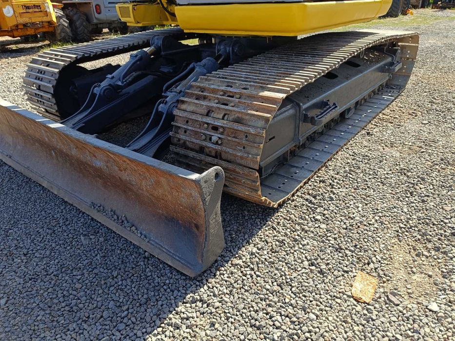 Excavator pe senile cu lama, 15 tone, New Holland E 135SR, 2011