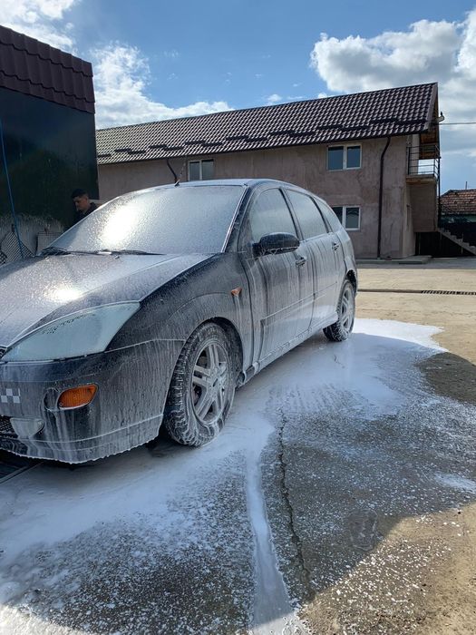 Vând sau schimb Ford focus