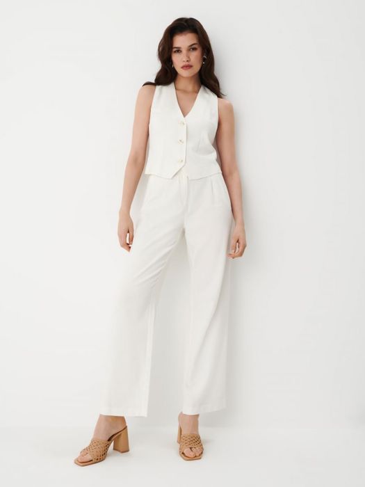 Панталон с високо съдържание на лен