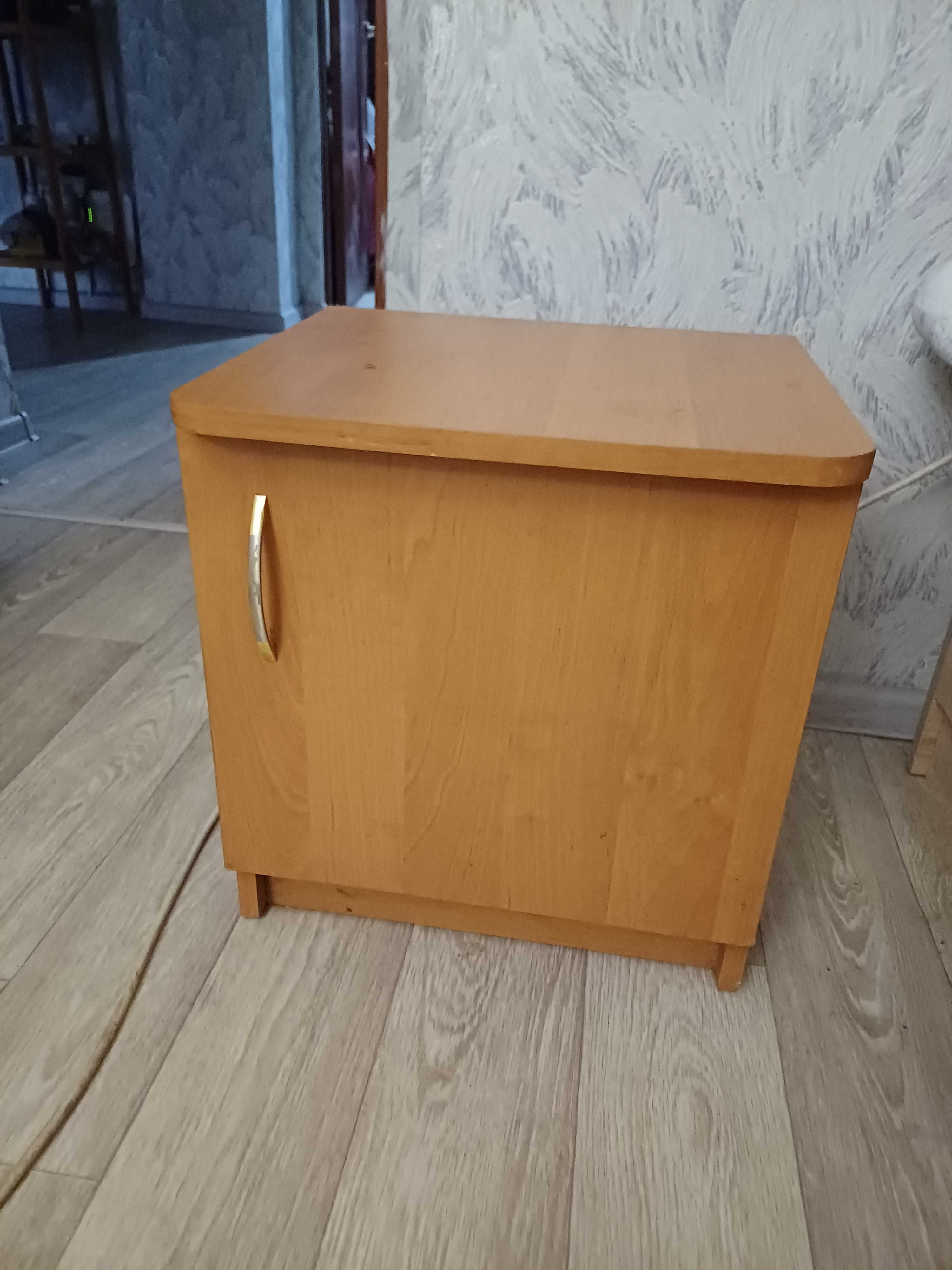 Продам тумбочку прикроватную тумбочку