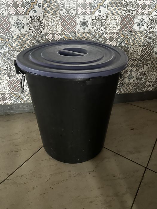 Мусорный бак продам