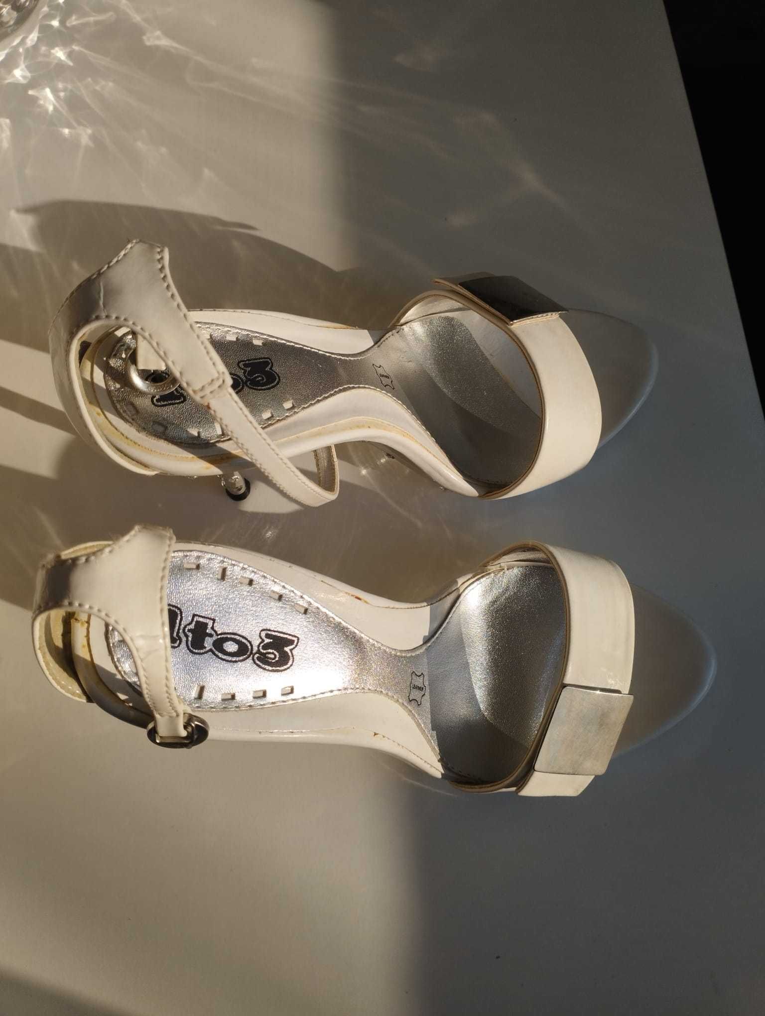 Sandale de dama culoare albă