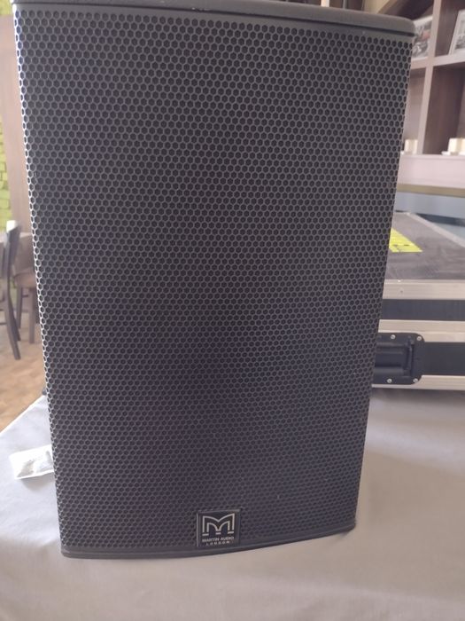 Продавам 2 броя пасивни Martin audio x 12 с калъфи. Rcf,fbt,dynacord