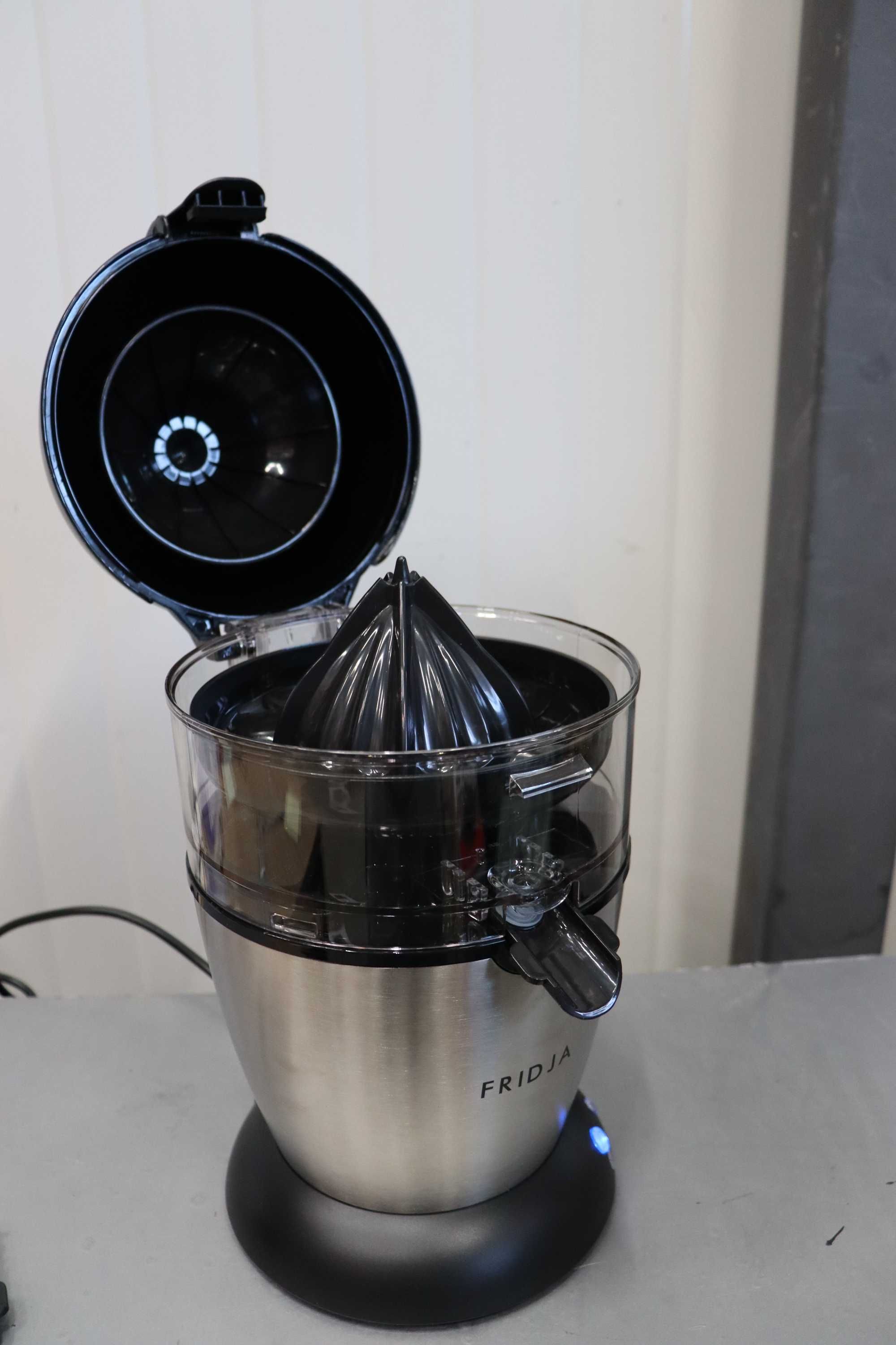 Fridja f900 Автоматична сокоизстисквачка за цитруси