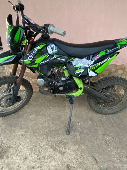 Vând cross 125 + casca