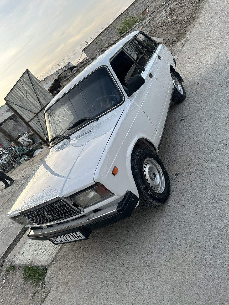 Lada 2104 sotiladi