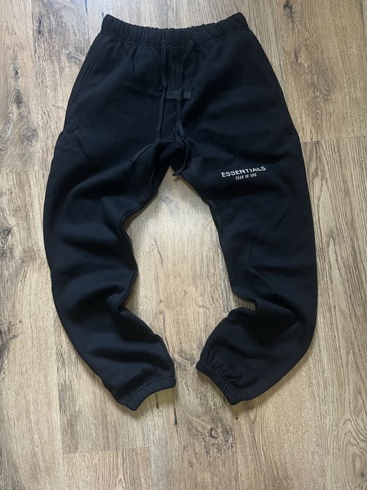 pantaloni essentials