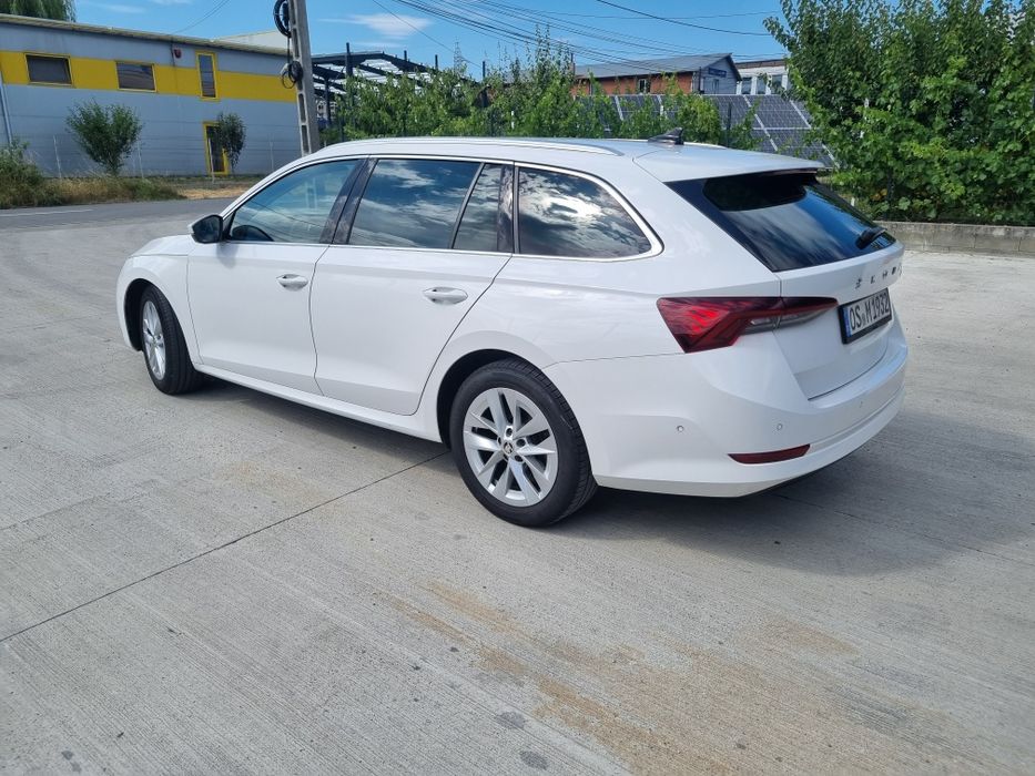 Skoda Octavia Faruri Matrix, 2.0 diesel-2021-150 CP-Bord Virtual