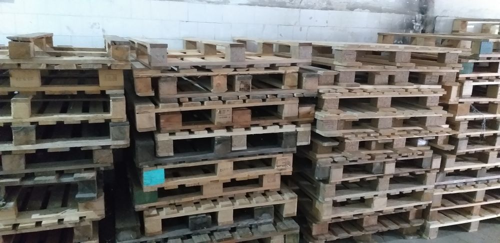 Vând PALETi buni . In perfectă stare