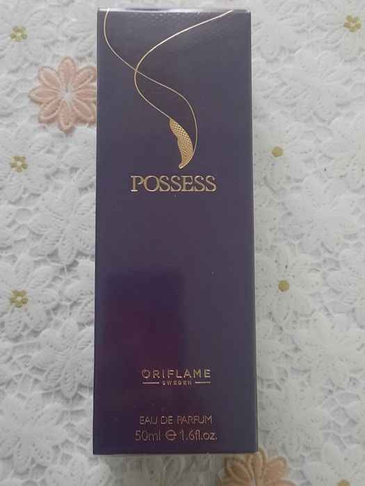 Vând produse cosmetice