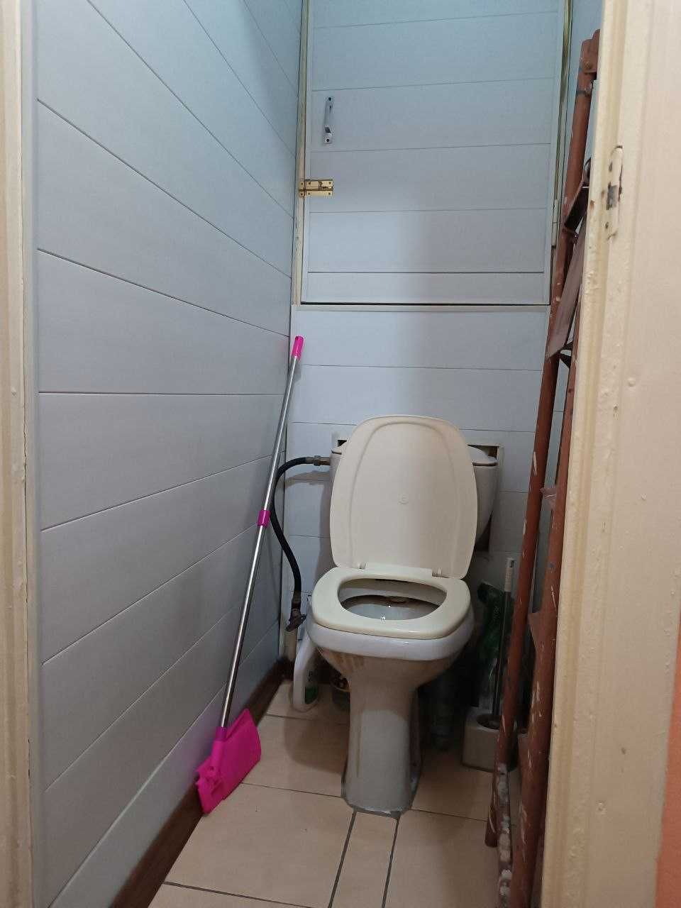 1/5/5 Сергели 7 с бал. 2х6 м! . Квартира 44 м². Метро "3 бекат" -300 м