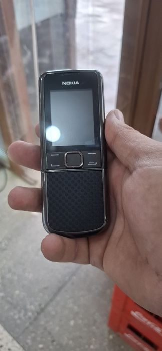 Nokia 8800 sotiladi