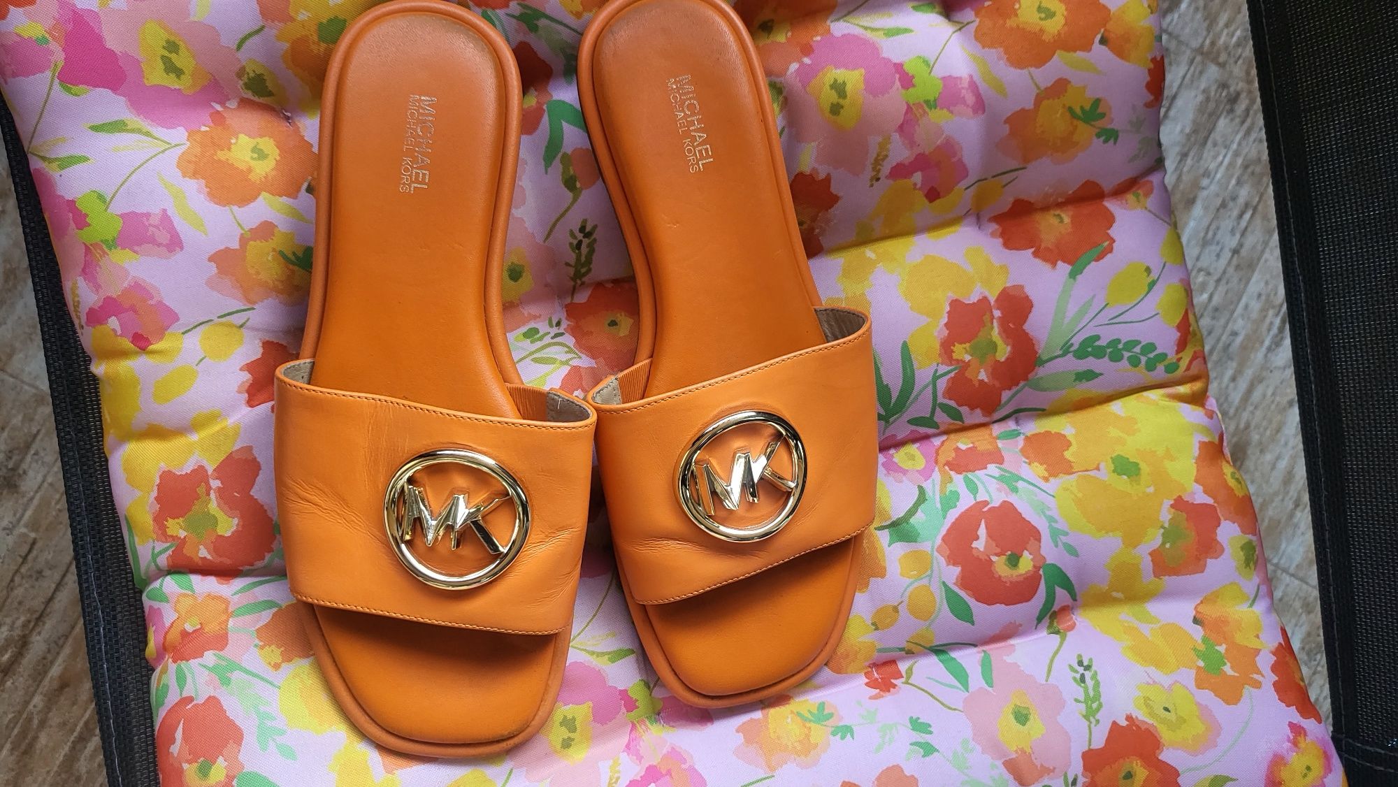 Michael kors оранжеви чехли естествена кожа