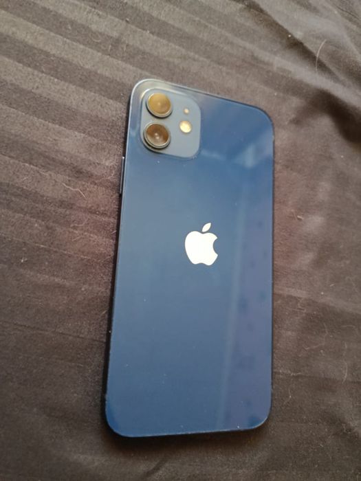Продам Iphone(айфон) 12 в хорошем состоянии