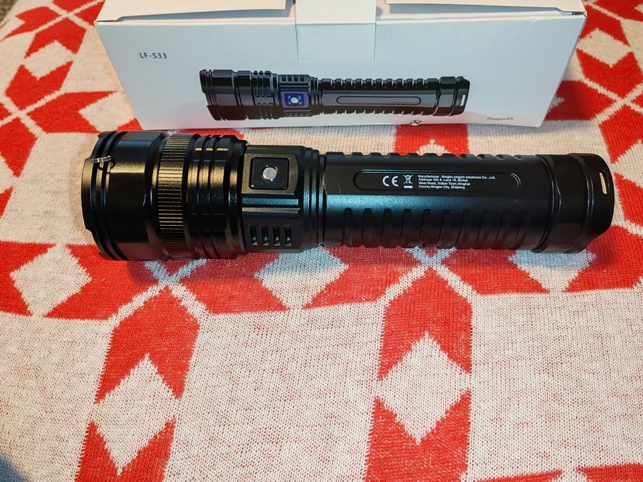 Lanternă LED ultra-luminoasă de 100.000 lumeni REALI