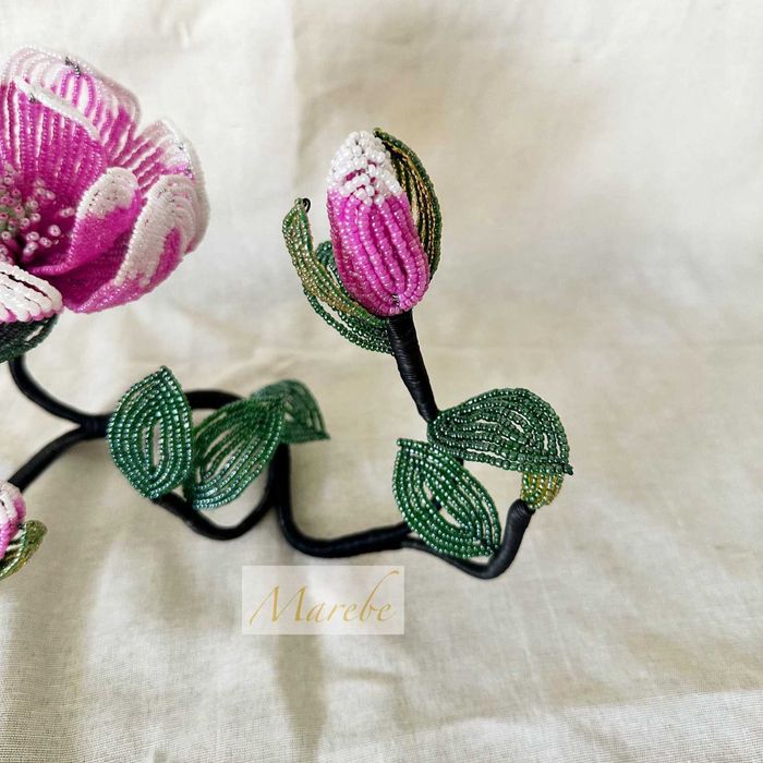 Aranjament floral unicat- Magnolie realizata manual din mărgele