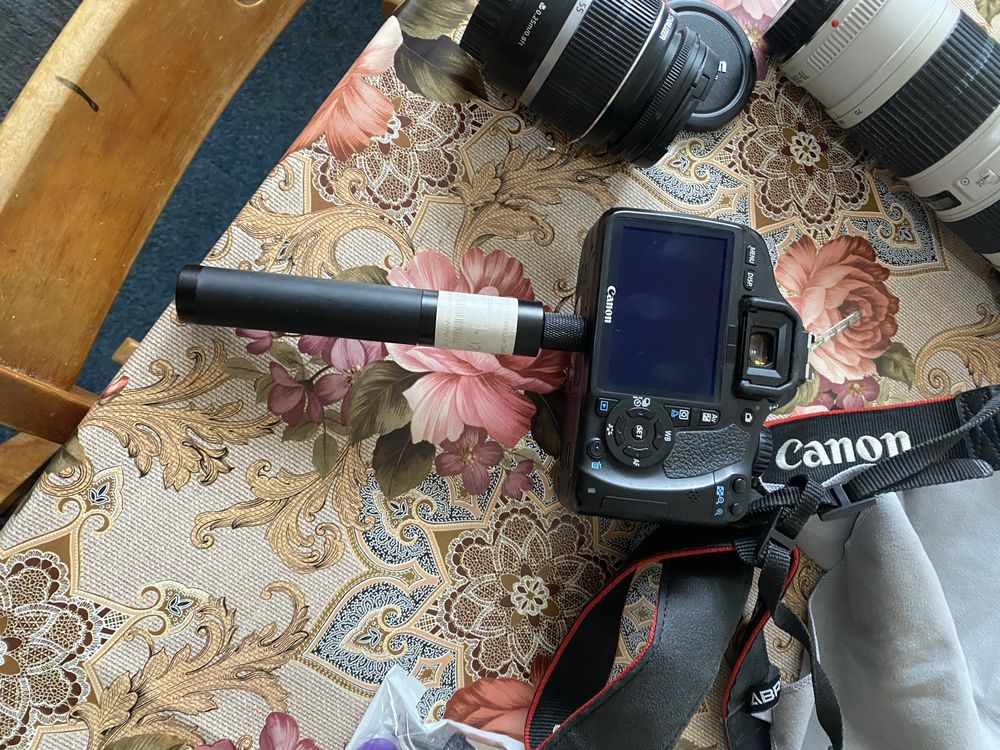 Canon  eos  550D plus lentile