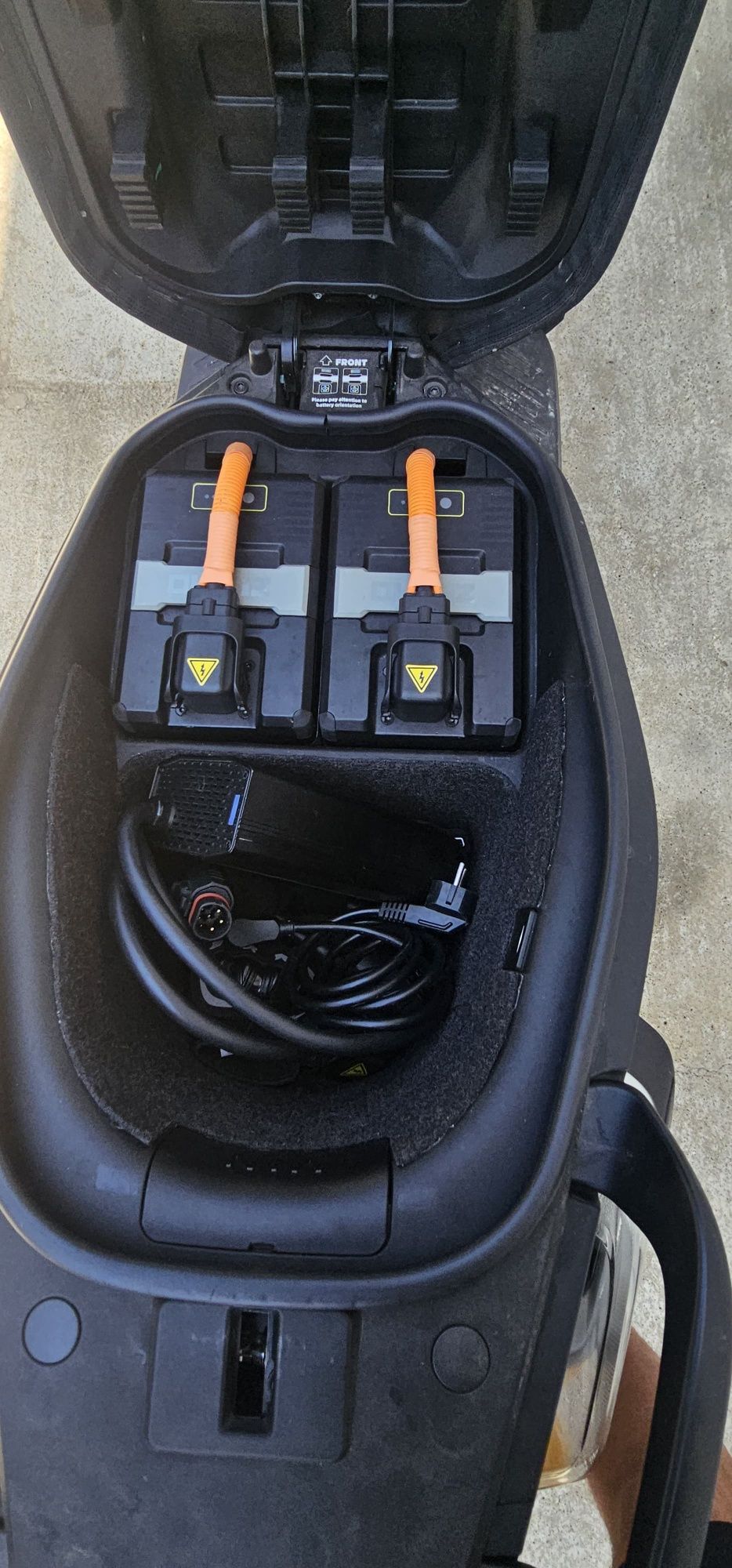 Scuter electric CF Moto Zeeho AE8S+ '24

CFMOTO ZEEHO AE8S+ '24