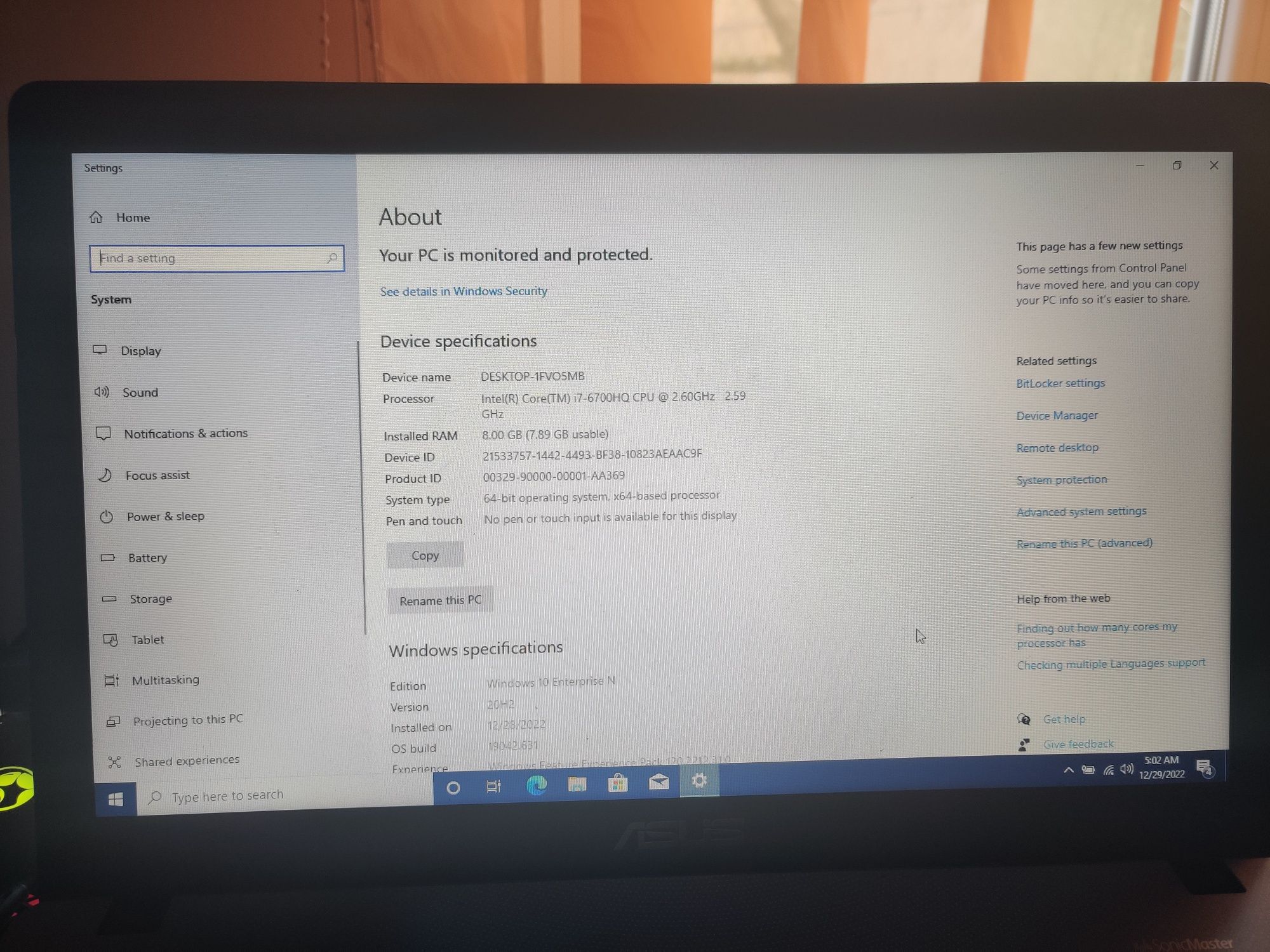 Laptop asus cu procesor Intel i7