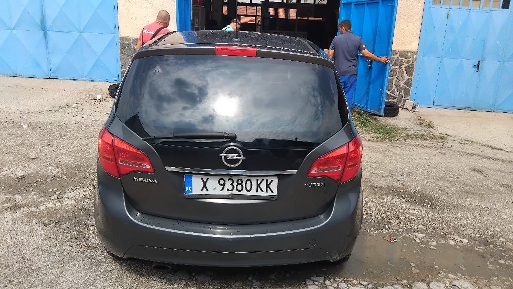 Opel Meriva B с регистрация, винетка и застраховка