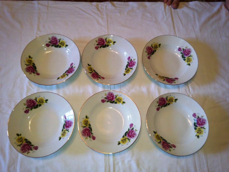 Продам фарфоровые тарелки диаметром 23 см, 6 штук