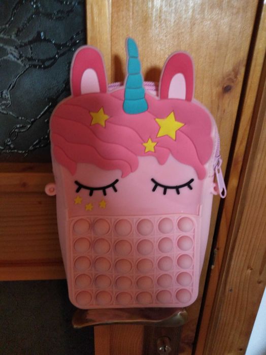 Carti,ghiozdane cu personaje magice si sclipiri din stele - 5-12 ani