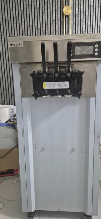 Продаётся фризер аппарат для различного мороженного