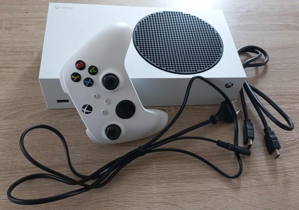 Xbox Series S 

Продавам Xbox Series S в много до