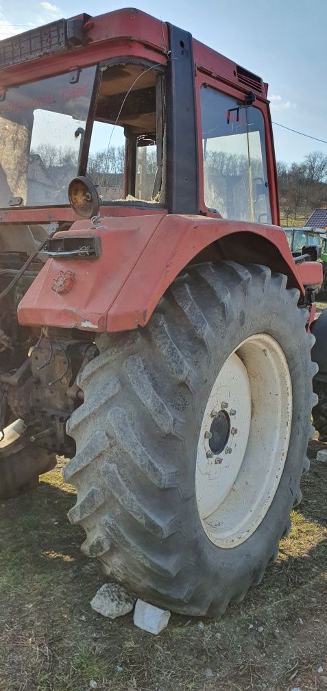 Dezmembrez tractor Case ih 1056xl