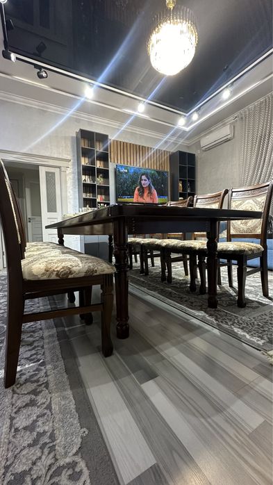 1 та стол , 12 та стул сотилади. Холати зор . Келишамиза яна