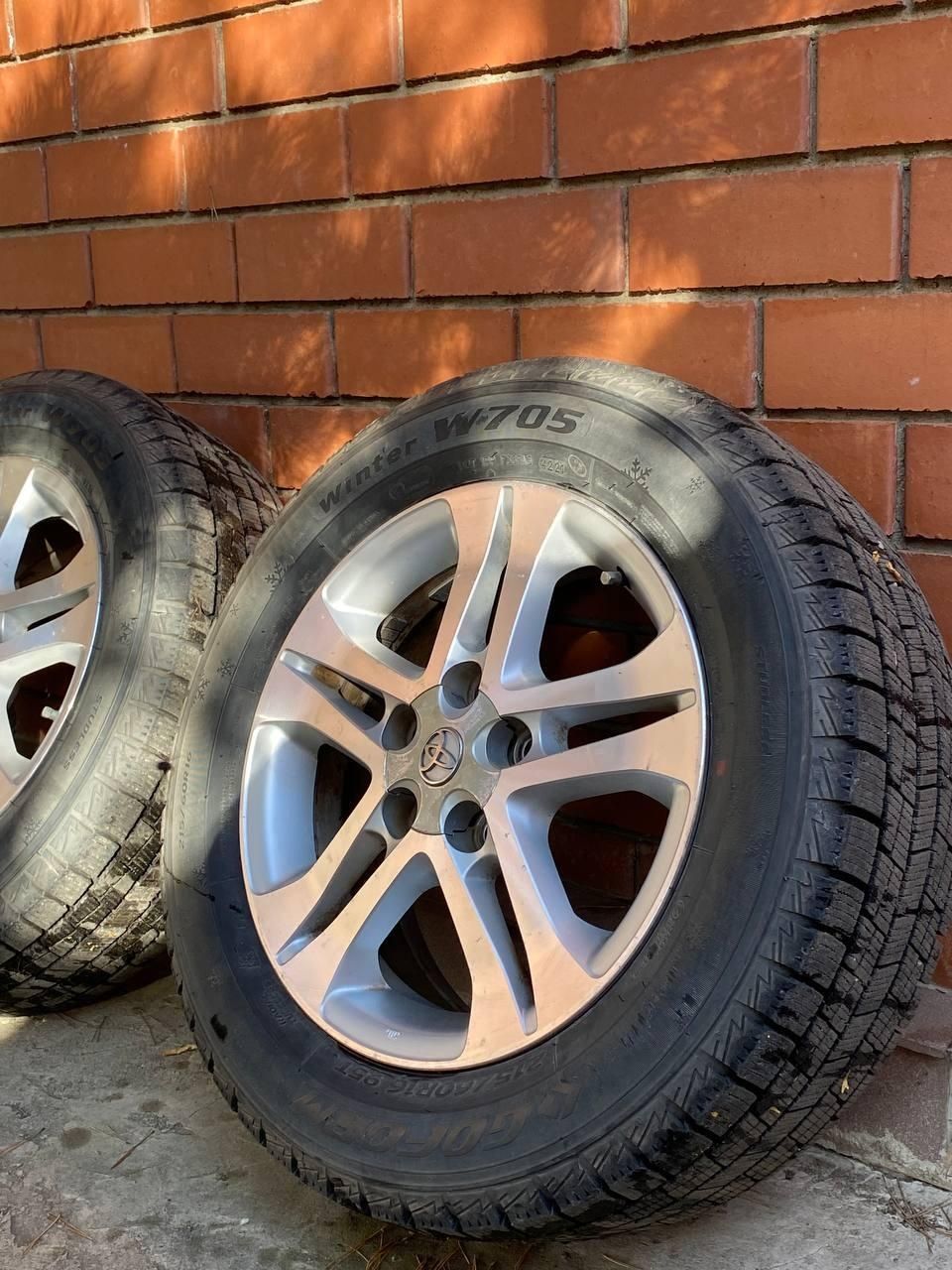 Продам шины с дисками 215/60/R16