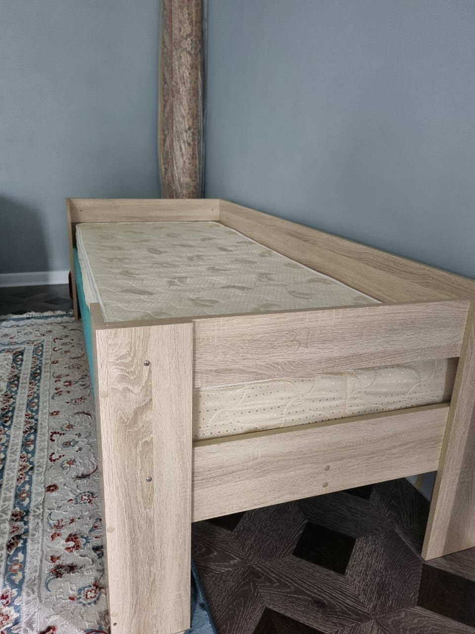 Кровать с матрасом 200×85  почти новая