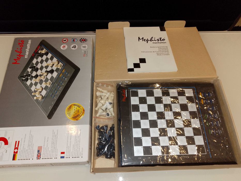 Joc șah computerizat MEPHISTO Manhattan, stare impecabila