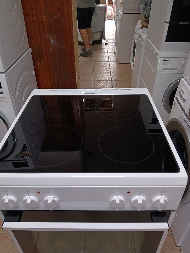Свободно стояща печка скерамичен плот Gorenje 2 години Гаранция!