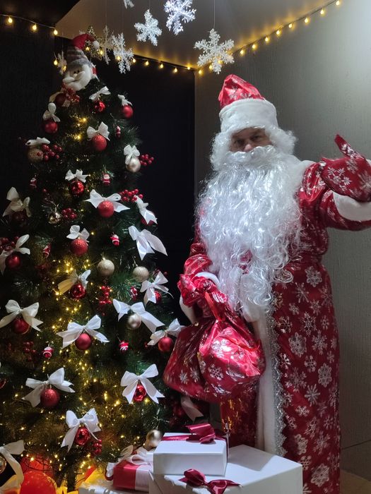 Дел Мороз и Снегурочка.