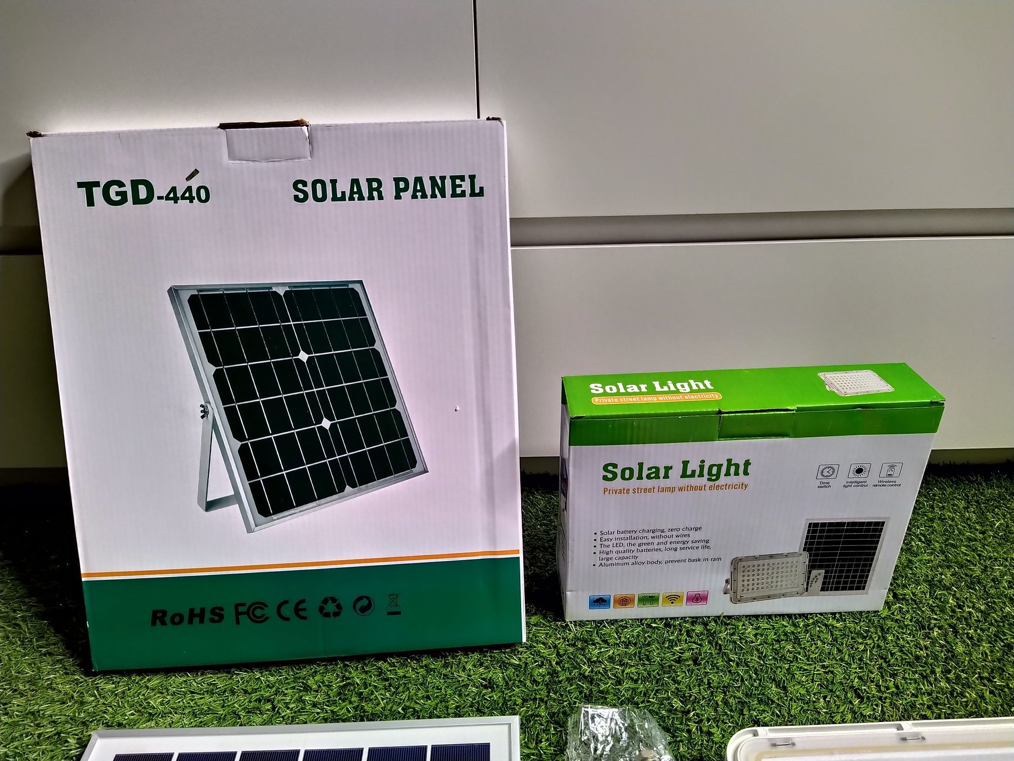 Proiector Solar 200W 100 LED ip67, Telecomanda, SENZOR NOAPTE