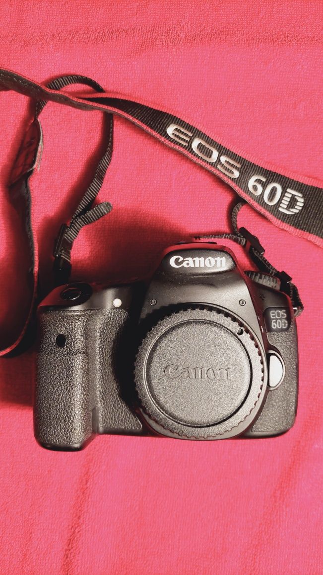 Canon 60D + обектив 18-55 + battery grip