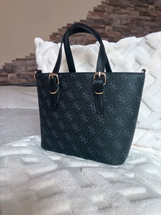 Guess чанта нова