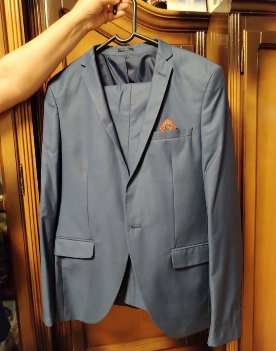 Costum băiat absolvent liceu ,albastru foarte frumos 42/44