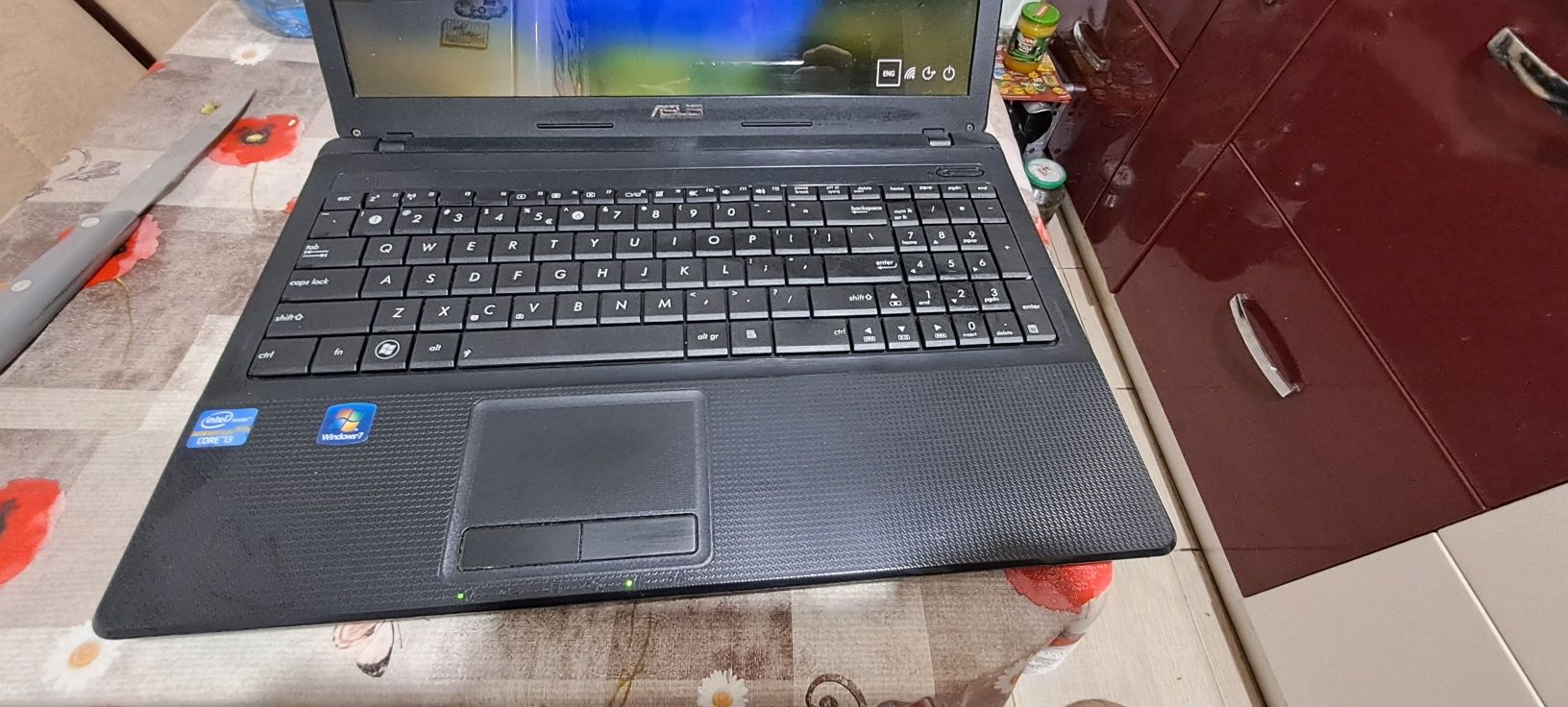 Laptop Asus : I3 / 4 gb ram  / / 500 gb hard