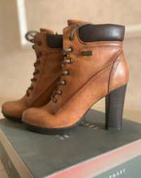 Женская обувь, кожанная коричневого цвета.