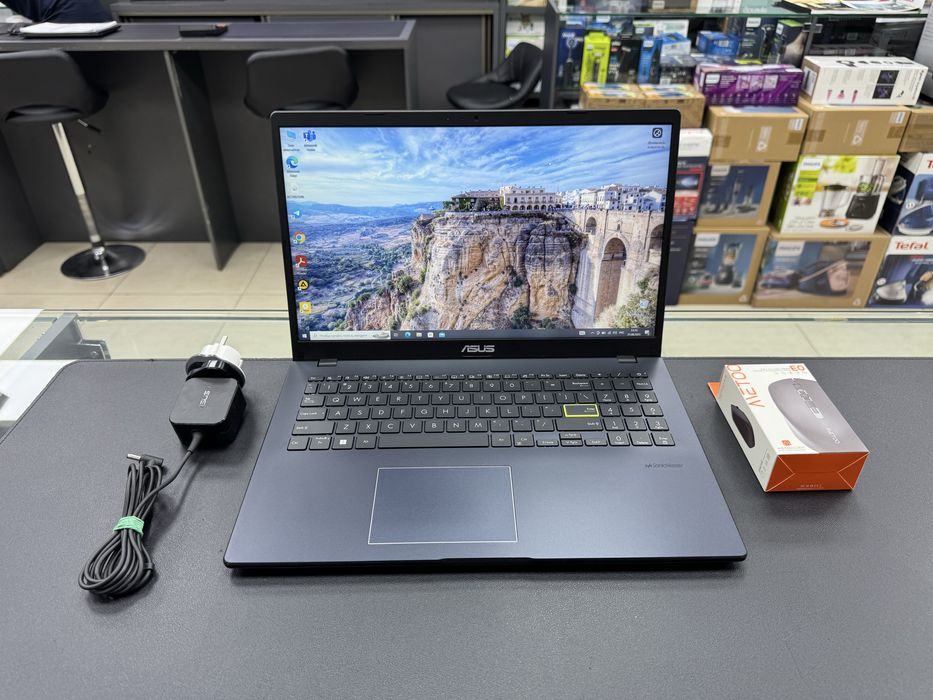 Asus Vivobook blue Ozu 4 Ssd 128 sastayana zor Pentium Padsvetkasi bor