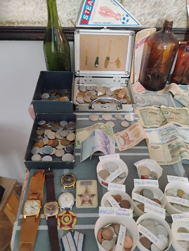 VNd monede, bancnote, sticle vechi ani 30- 40 medalii, fanioane