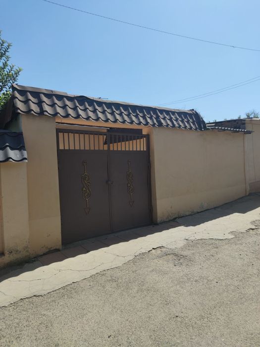 Bodomzorda uy sotiladi