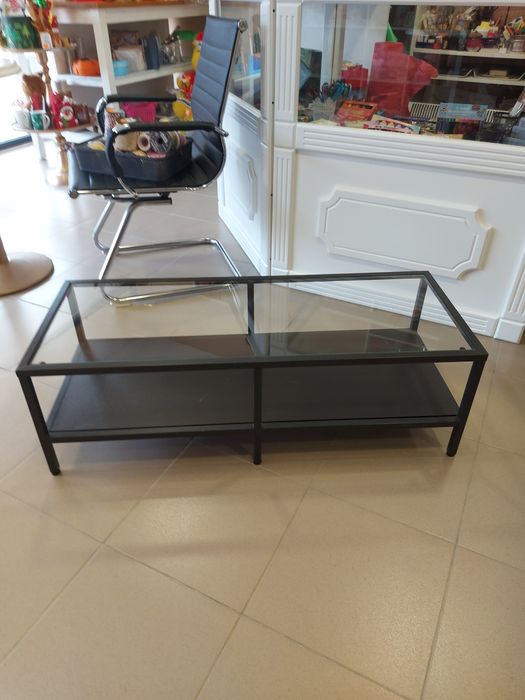 Холна маса в индустриален стил