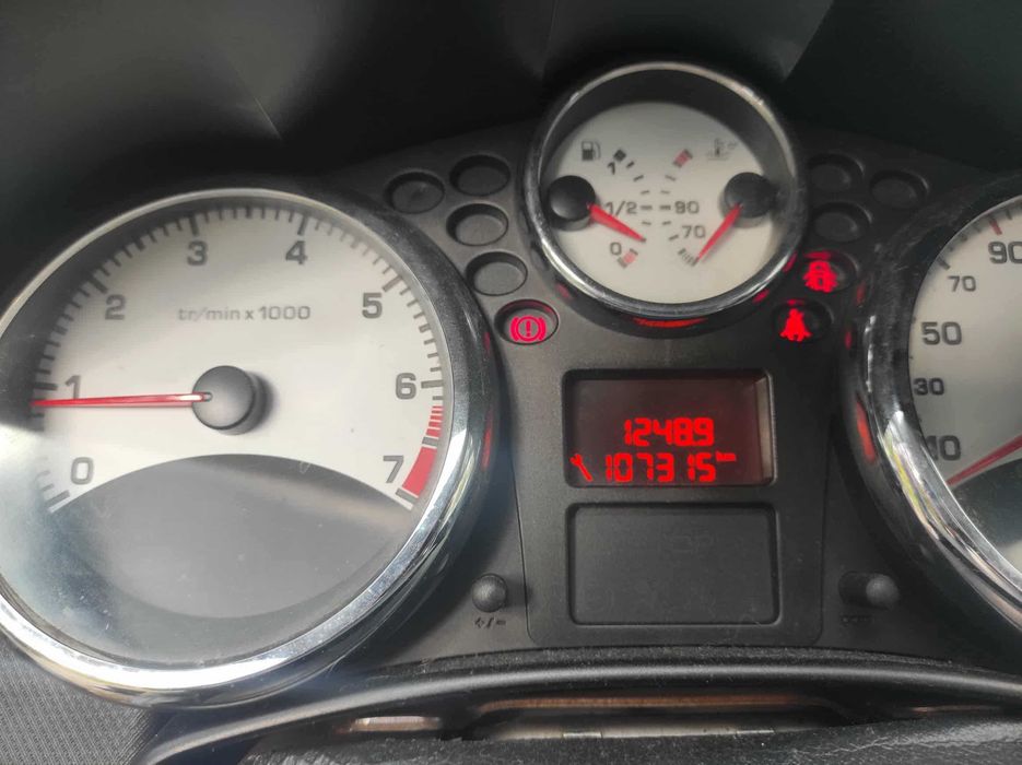 Спешно продавам Пежо в идеално състояние!