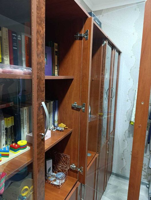 Продам стенку и стол срочно